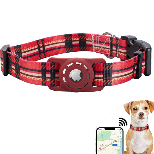 Kırmızı ekose desenli AirTag uyumlu köpek tasması yakından görünüm
